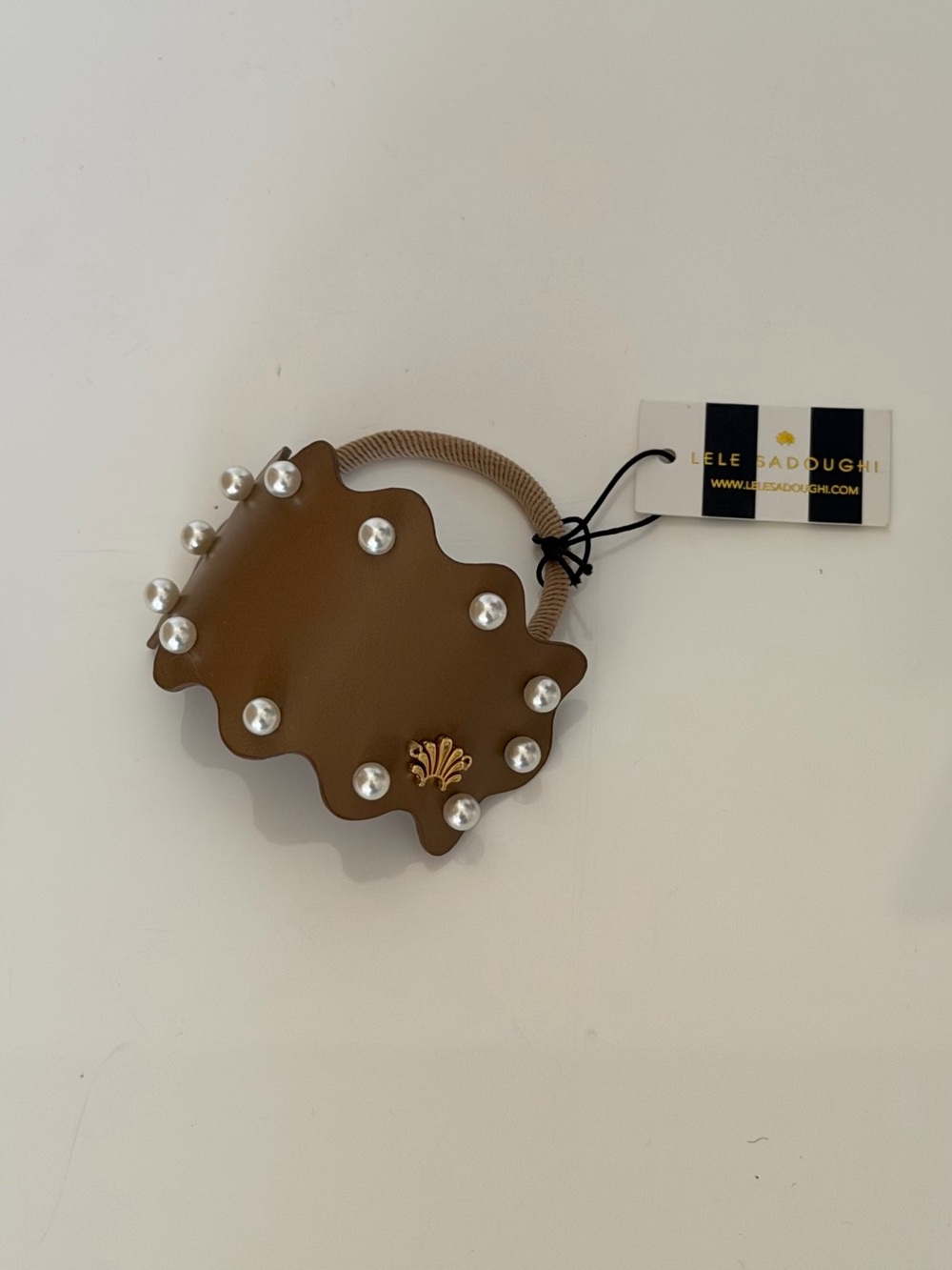 Pearl-Embellished Scalloped Leather Hair Clip - Black - Picture 2 of 4